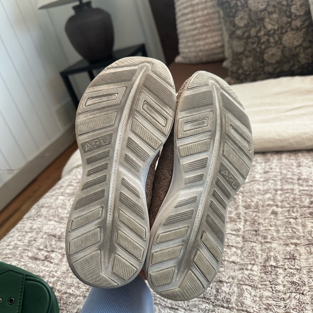 APL’s rose gold - Picture 5 of 5